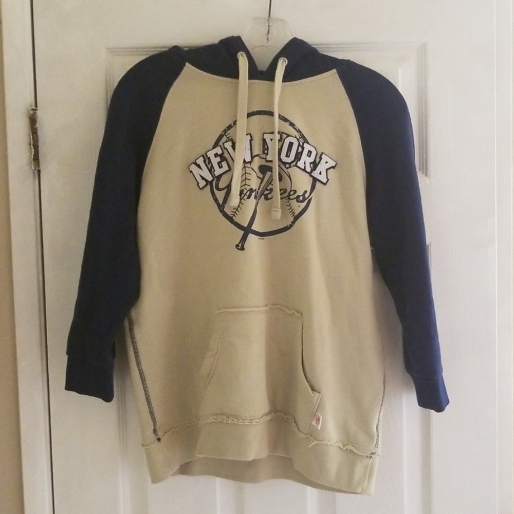 New York Yankees hoodie sweatshirt.